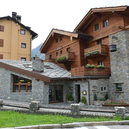 Hotel Maison Saint Jean Courmayeur Bagian luar foto