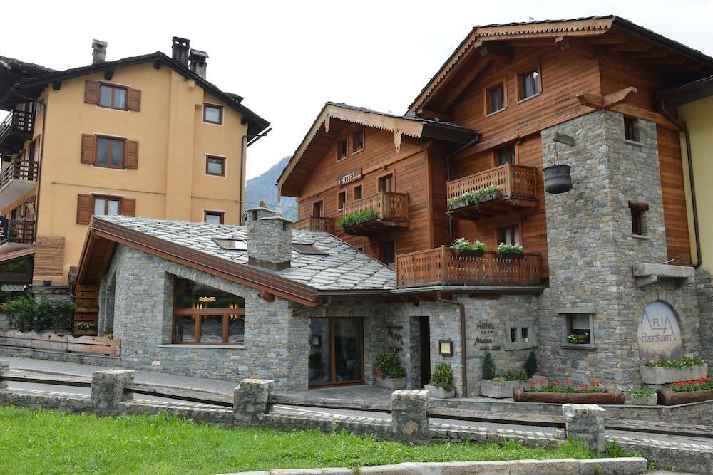Hotel Maison Saint Jean Courmayeur Bagian luar foto