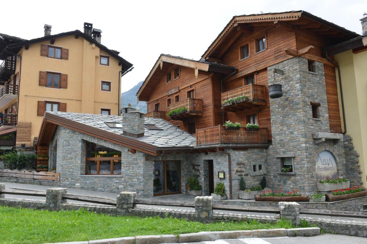 Hotel Maison Saint Jean Courmayeur Bagian luar foto