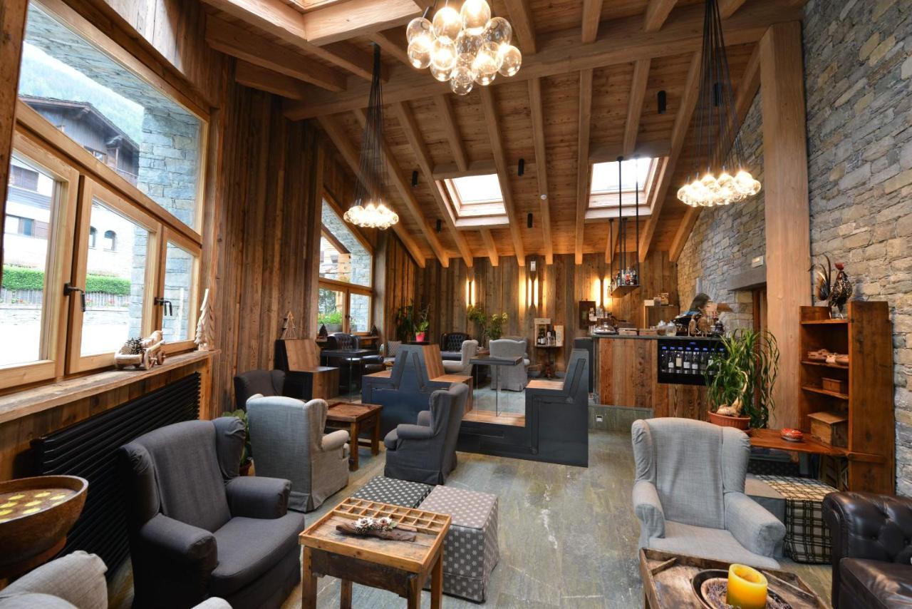 Hotel Maison Saint Jean Courmayeur Bagian luar foto