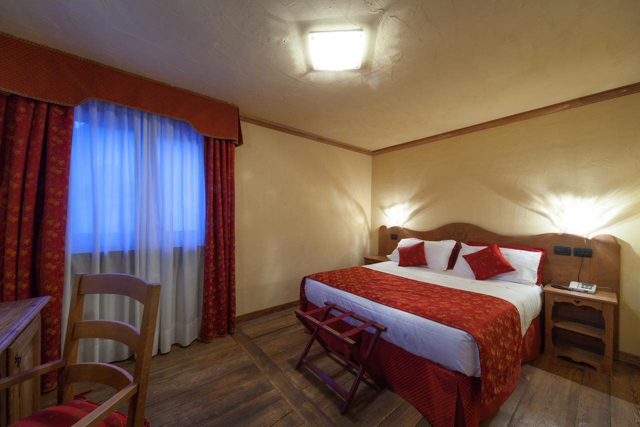 Hotel Maison Saint Jean Courmayeur Bagian luar foto