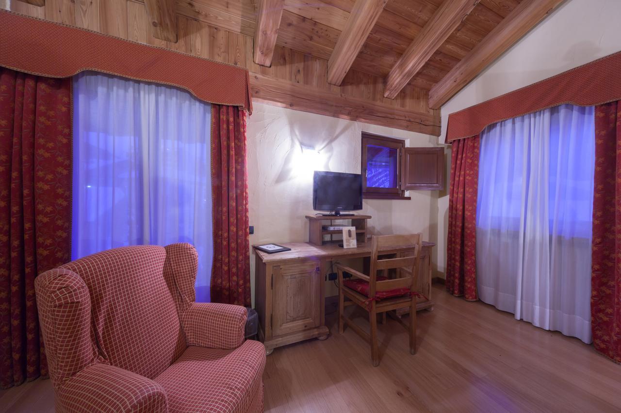 Hotel Maison Saint Jean Courmayeur Bagian luar foto