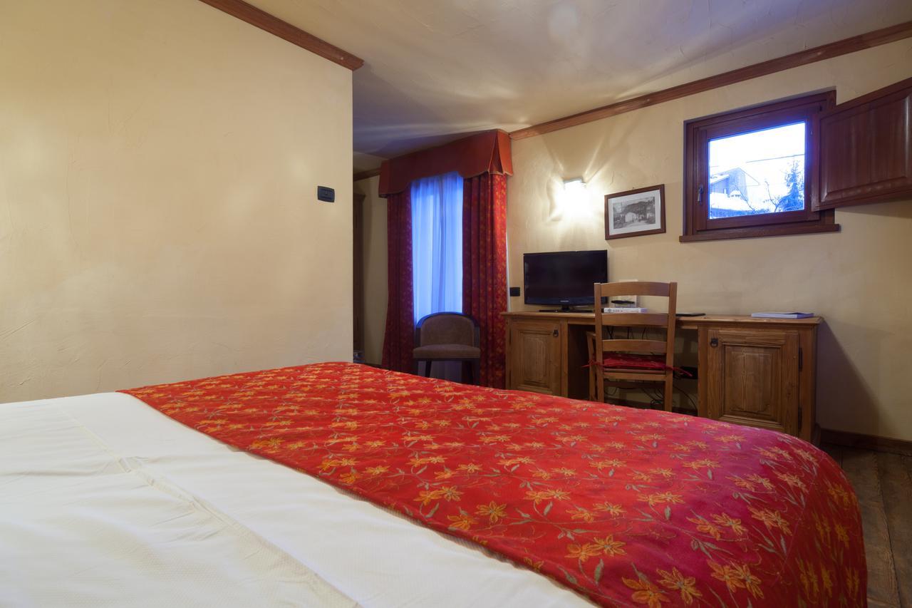 Hotel Maison Saint Jean Courmayeur Bagian luar foto