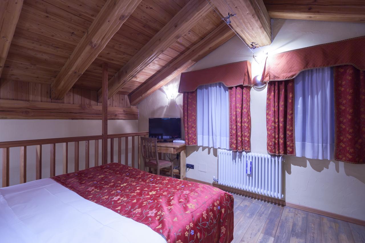 Hotel Maison Saint Jean Courmayeur Bagian luar foto